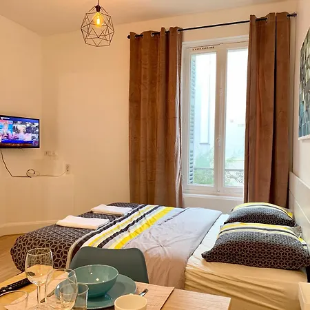 L'allier 11 - Hypercentre - Parking - Thermes Apartment *
